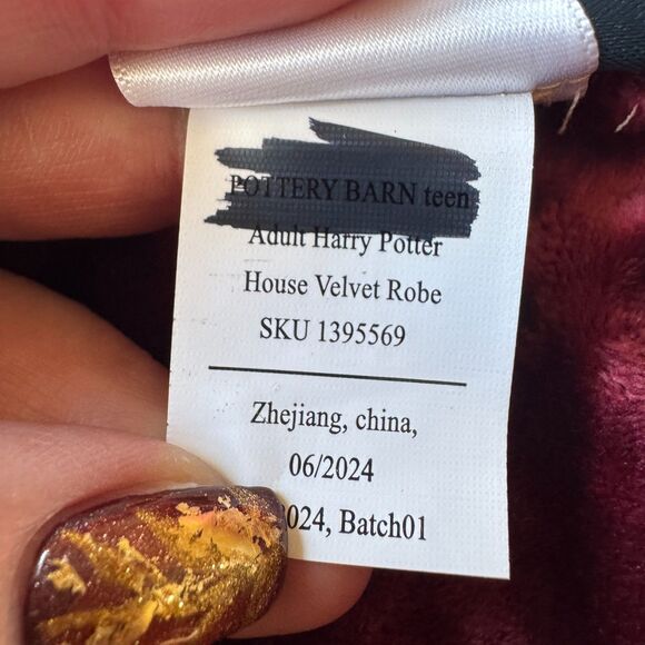 Pottery Barn Teen Harry Potter House Velvet Robe in Gryffindor Burgundy Velvet L - Picture 11 of 11